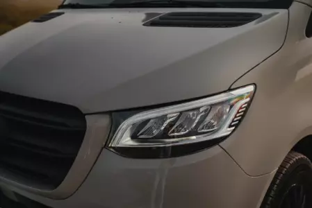 Hymer GT-S Frontscheinwerfer.webp Bild zeigt linke Frontansicht vom Scheinwerfer des Hymer GT-S 685