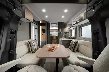 HYMER GT-S 685_Durchsch_vorne_hinten-Screen Ansicht Innenraum Hymer GT-S 685 von vorn bis hinten durch